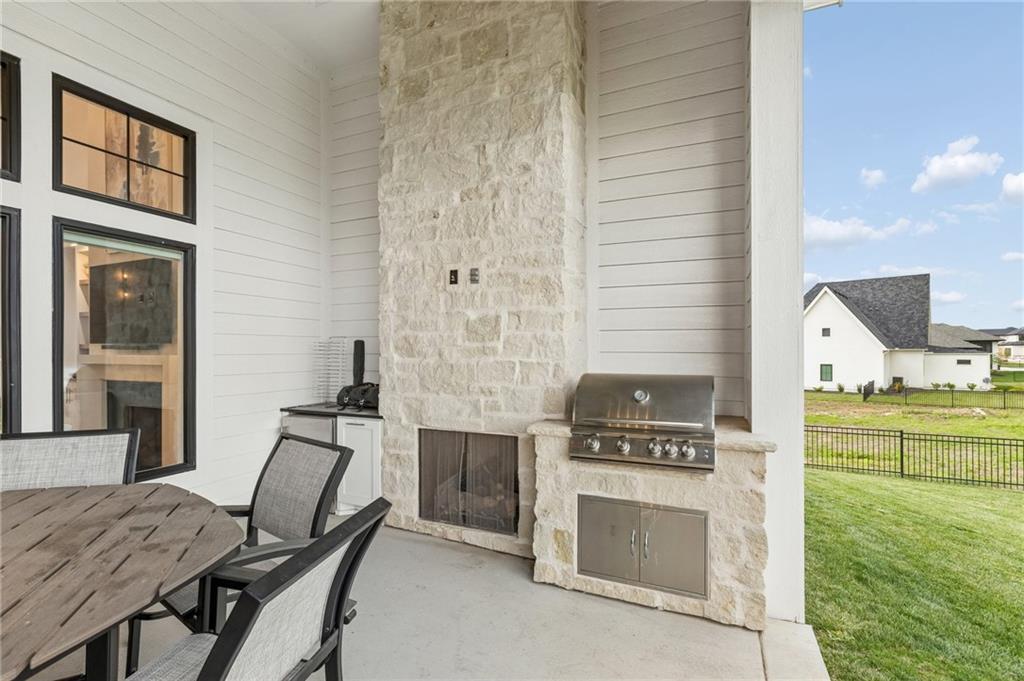 Overland Park, Kansas, 66221, United States, 4 Bedrooms Bedrooms, ,5 BathroomsBathrooms,Residential,Active,2043124