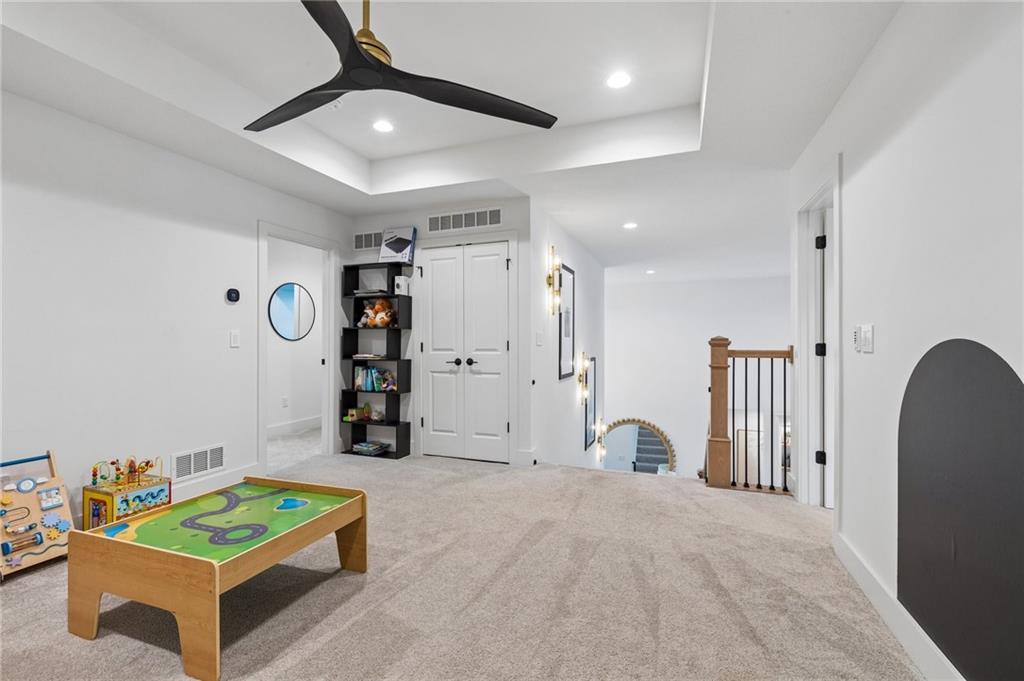 Overland Park, Kansas, 66221, United States, 4 Bedrooms Bedrooms, ,5 BathroomsBathrooms,Residential,Active,2043124