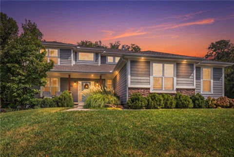 Photo of 433 N Winnebago Drive, Lake Winnebago, MO 64034 (MLS # 2642587)