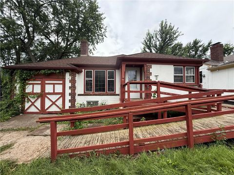 Photo of 7 E 85th Street, Kansas City, MO 64114 (MLS # 2627566)