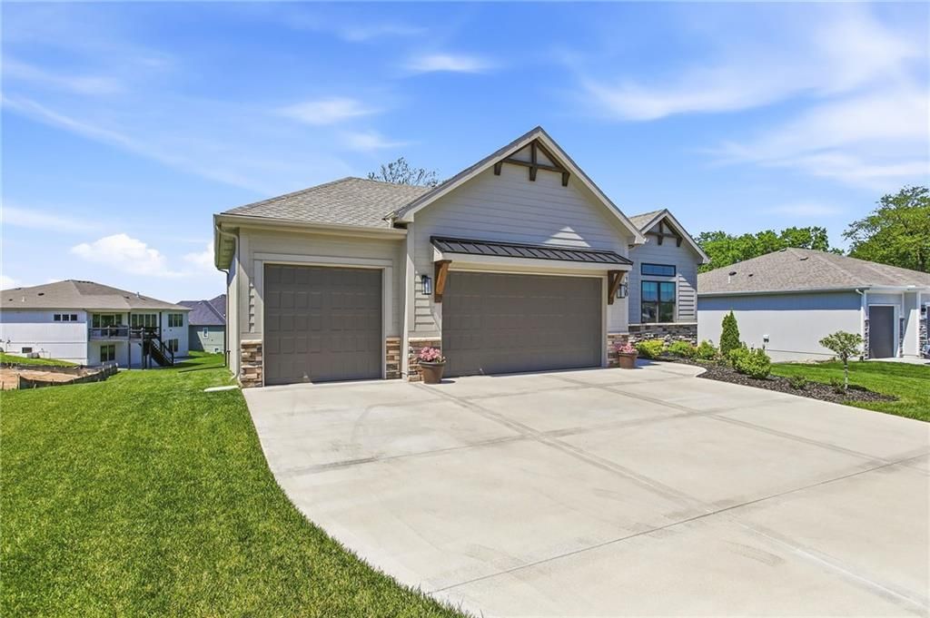 Photo of 1820 Homestead Drive, Liberty, MO 64068 (MLS # 2608403)