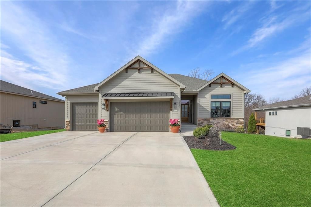 Photo of 1820 Homestead Drive, Liberty, MO 64068 (MLS # 2608403)