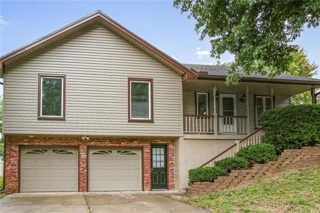 Photo of 1420 Andrea Drive, Liberty, MO 64068 (MLS # 2563239)