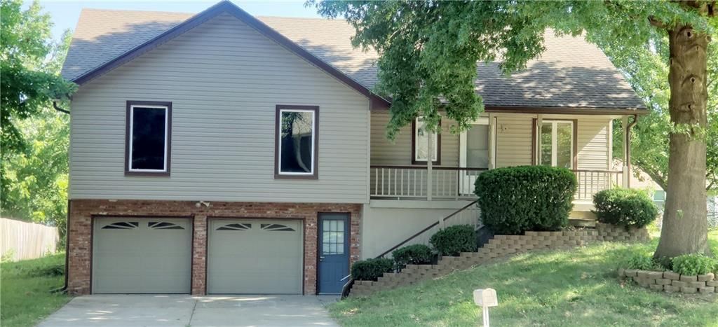 Photo of 1420 Andrea Drive, Liberty, MO 64068 (MLS # 2563239)