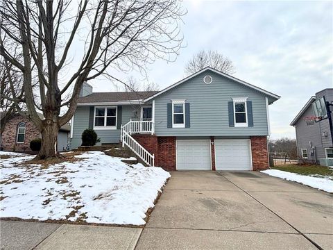 1048 SW Twin Creek Drive Lee's Summit MO 64081