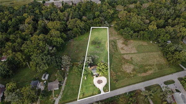 6310 NW WAUKOMIS DR, KANSAS CITY, MO 64151 - Image 20efa8e3bba6edeaf297ddfdf043b856/1202321845