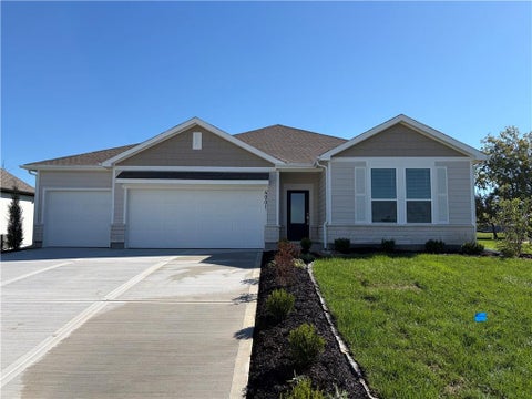 Photo of 4001 NE Apple Grove Drive, Lees Summit, MO 64064 (MLS # 2646273)