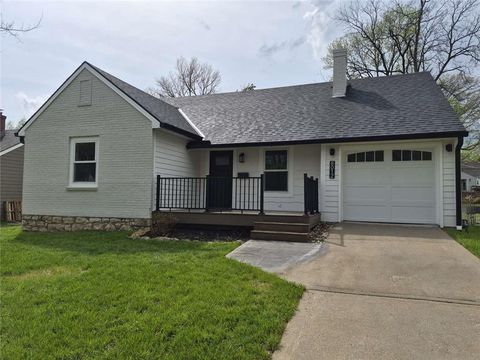 Photo of 8012 Belleview Avenue, Kansas City, MO 64114 (MLS # 2616714)