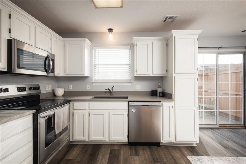 5707 NW Sunrise Meadow Circle