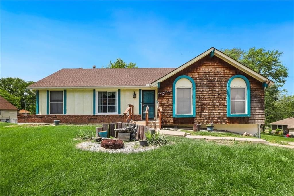 Photo of 8922 Tennessee Avenue, Kansas City, MO 64138 (MLS # 2612403)