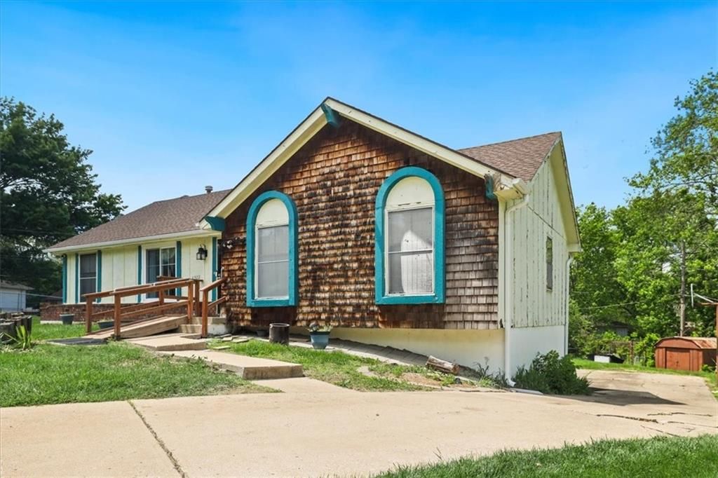 Photo of 8922 Tennessee Avenue, Kansas City, MO 64138 (MLS # 2612403)
