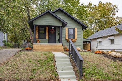 Photo of 704 W 76th Street, Kansas City, MO 64114 (MLS # 2584315)