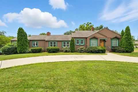 Photo of 1102 Broadway Street, Pleasant Hill, MO 64080 (MLS # 2616187)
