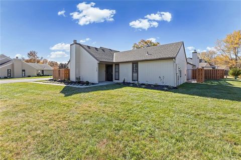 724 E 121st Street, Kansas City, MO 64146 - #: 2587377