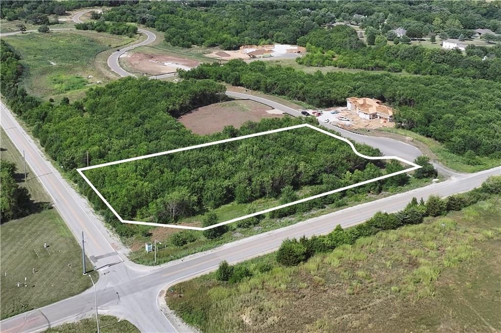 Photo of 17490 Galloway Drive, Stilwell, KS 66085 (MLS # 2483878)