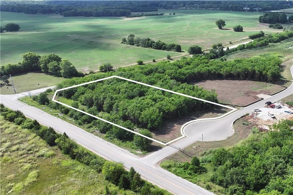 Photo of 17490 Galloway Drive, Stilwell, KS 66085 (MLS # 2483878)