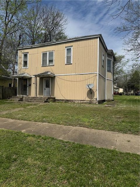 121 W 7th Avenue Garnett KS 66032