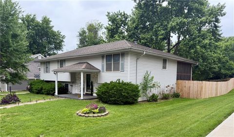 Photo of 2010 Buckingham Street, St Joseph, MO 64506 (MLS # 2622018)