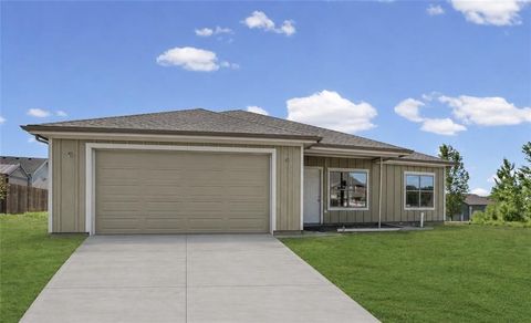 Photo of 508 Greenridge Avenue, Cameron, MO 64429 (MLS # 2624174)