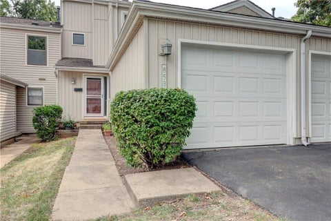 Photo of 8588 W 108th Place, Overland Park, KS 66210 (MLS # 2636887)