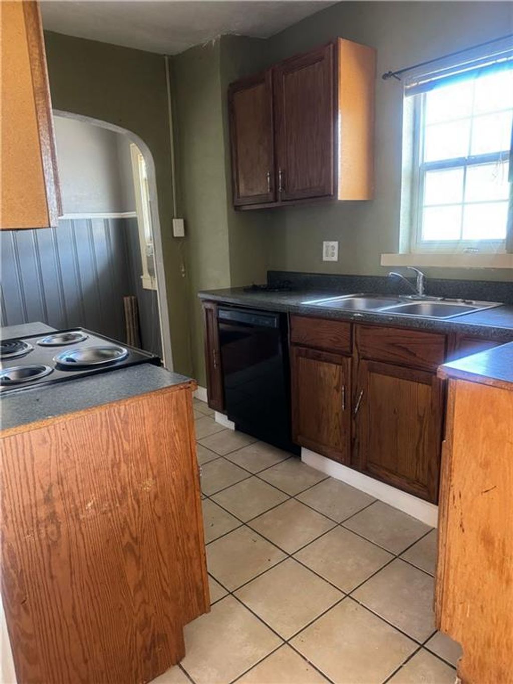 Photo of 1857 E 68th Terrace, Kansas City, MO 64132 (MLS # 2607528)