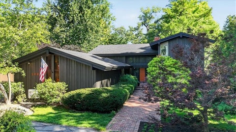 Photo of 1024 Huntington Road, Kansas City, MO 64113 (MLS # 2625993)