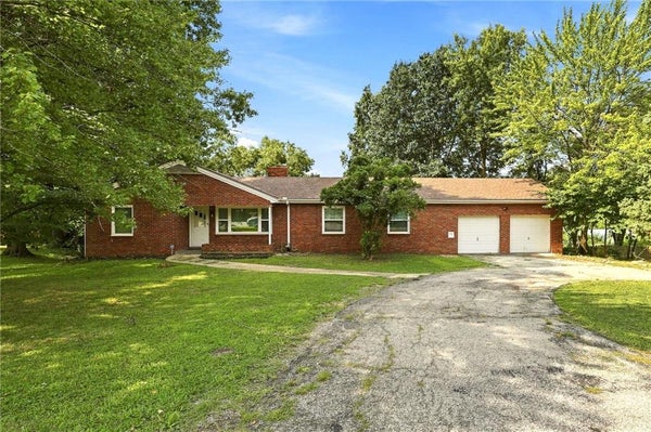 3714 BLUE RIDGE BLVD, INDEPENDENCE, MO 64052 - Image 21ebb3ef6ece1f4142df9e3bc8debd71/2329536113