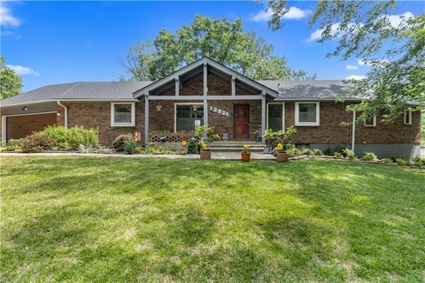 Photo of 12829 McGee Street, Kansas City, MO 64145 (MLS # 2618258)