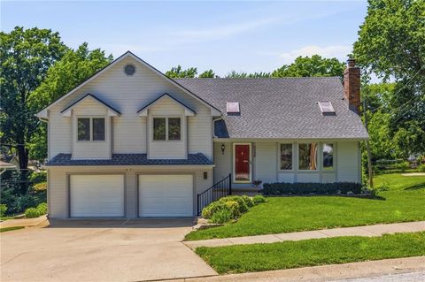 Photo of 5308 N Wyandotte Street, Gladstone, MO 64118 (MLS # 2620959)