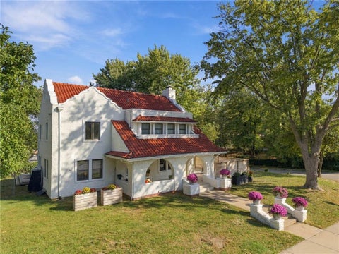 Photo of 2202 Everett Avenue, Kansas City, KS 66102 (MLS # 2647279)