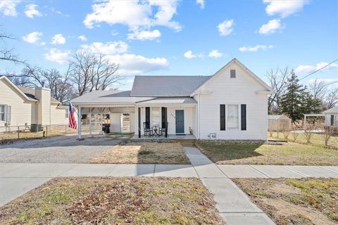 207 E Washington Street, Kearney, MO 64060 - #: 2530116