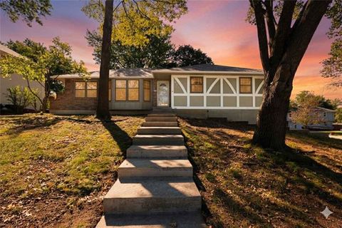 Photo of 801 E Piatt Lane, Olathe, KS 66061 (MLS # 2579989)