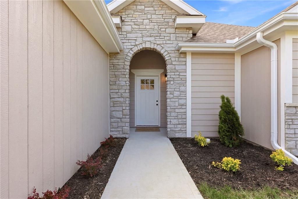 328 NE 51st Road