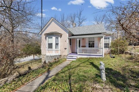 6 W 12th Street, Parkville, MO 64152 - MLS#: 2605990