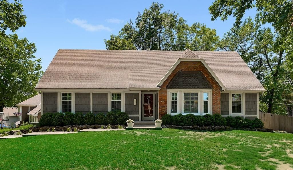 Photo of 13433 W 80th Terrace, Lenexa, KS 66215 (MLS # 2619469)