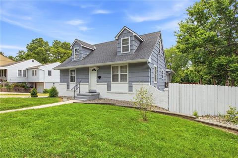 Tiny photo for 407 N Fairview Avenue, Liberty, MO 64068 (MLS # 2631253)