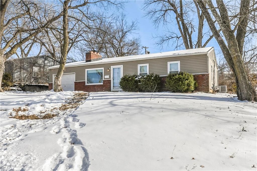 Photo of 6307 E 153RD Street, Grandview, MO 64030 (MLS # 2598952)