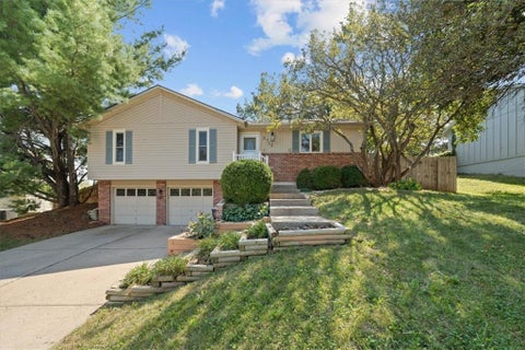 Photo of 3713 E 114th Terrace, Kansas City, MO 64137 (MLS # 2643290)