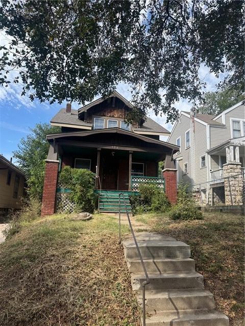 Photo of 526 NORTON Avenue, Kansas City, MO 64124 (MLS # 2579500)