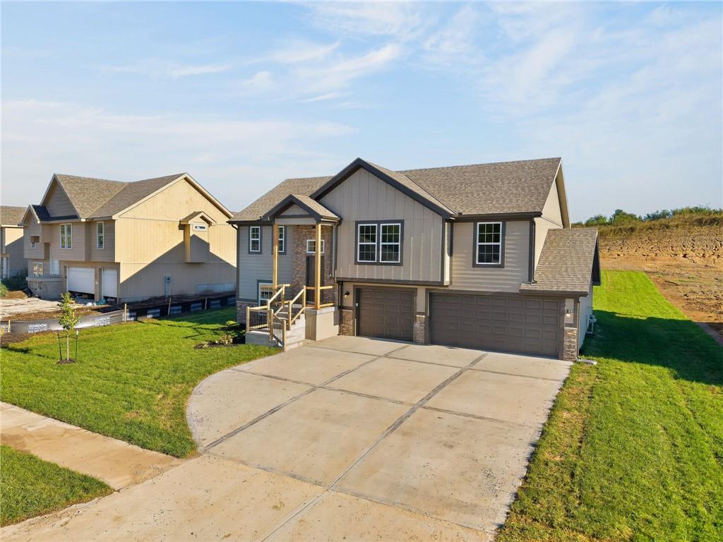 Photo of 515 Skyview Lane, Liberty, MO 64068 (MLS # 2630086)