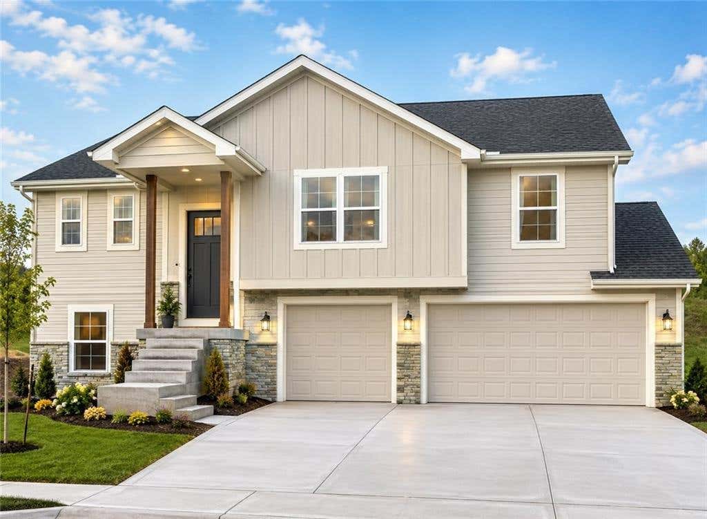 Photo of 515 Skyview Lane, Liberty, MO 64068 (MLS # 2630086)