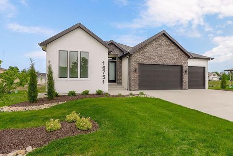 Photo of 16751 S Fellows Street, Olathe, KS 66062 (MLS # 2547925)