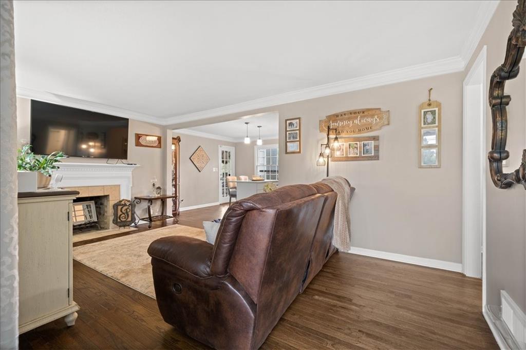 2816 W 75TH Street