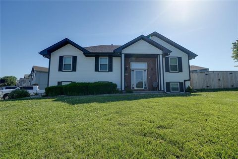 Photo of 710 SW Brome Drive, Grain Valley, MO 64029 (MLS # 2621898)