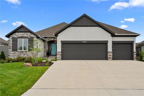 Photo of 12122 W 138th Court, Overland Park, KS 66221 (MLS # 2631755)