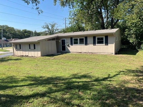 Photo of 8618 Crystal Avenue, Kansas City, MO 64138 (MLS # 2643988)