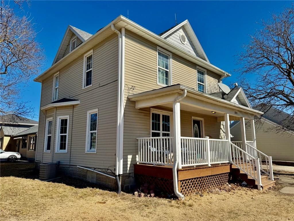 Photo of 321 W 5th Street, Maryville, MO 64468 (MLS # 2602891)