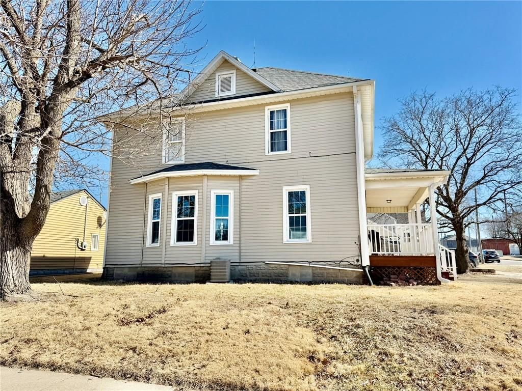 Photo of 321 W 5th Street, Maryville, MO 64468 (MLS # 2602891)