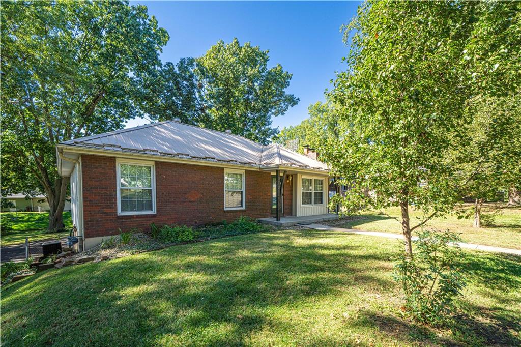 St Joseph, Missouri 64506, United States, 3 Bedrooms Bedrooms, ,2 BathroomsBathrooms,Residential,Active,226139