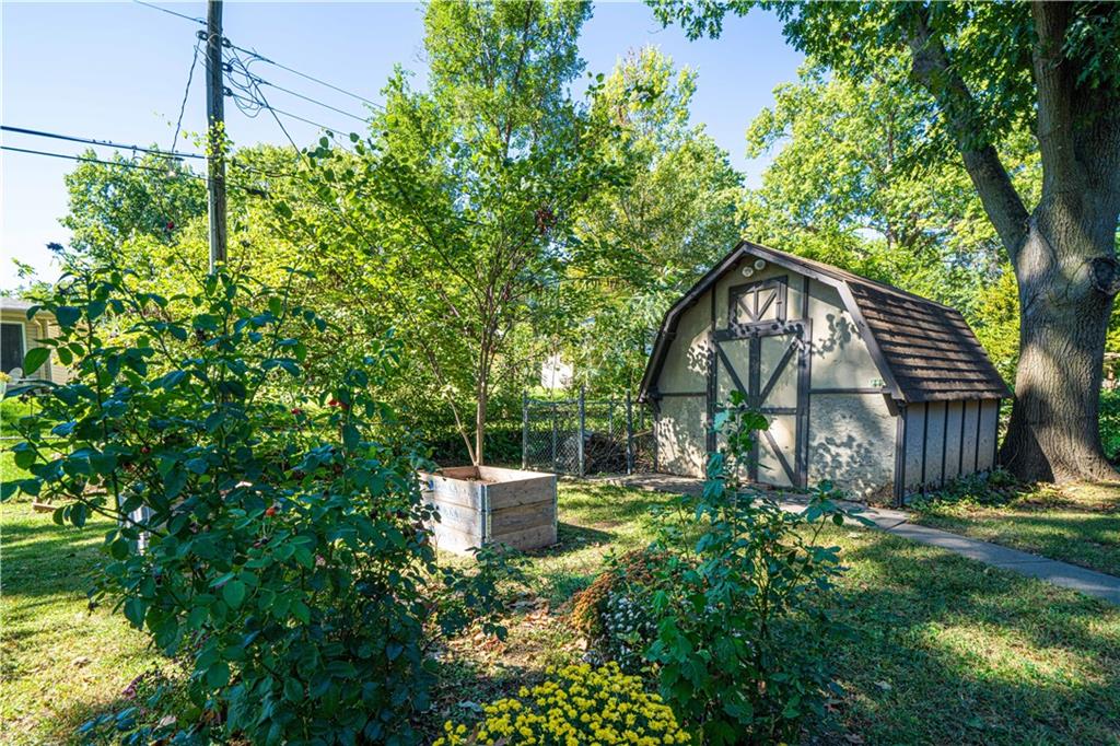 St Joseph, Missouri 64506, United States, 3 Bedrooms Bedrooms, ,2 BathroomsBathrooms,Residential,Active,226139